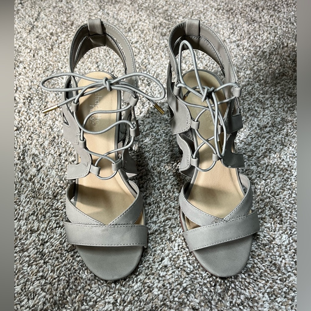 Cement colored strappy heels 😍